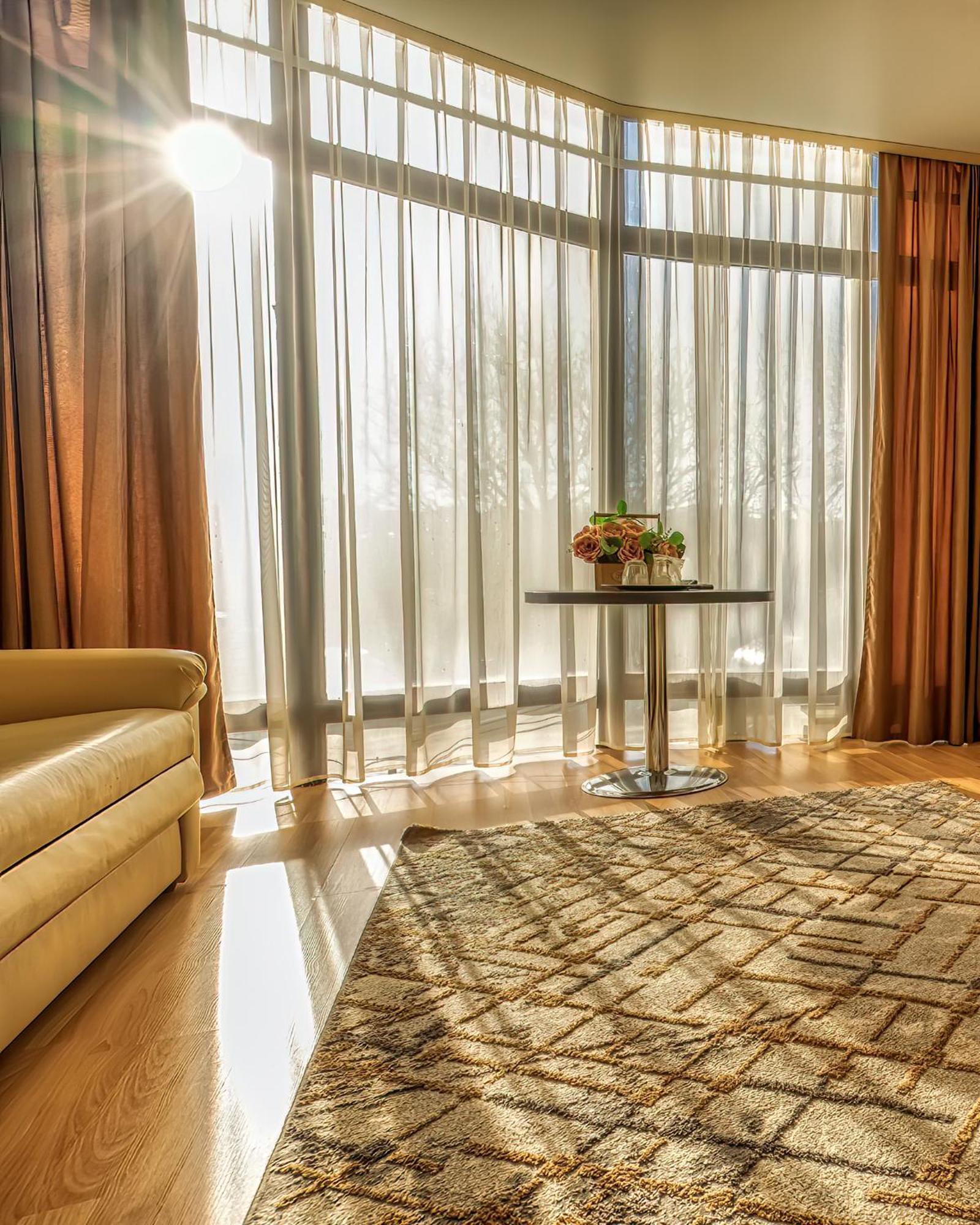 Sv Hotel, Restaurant & Airport Parking 4*