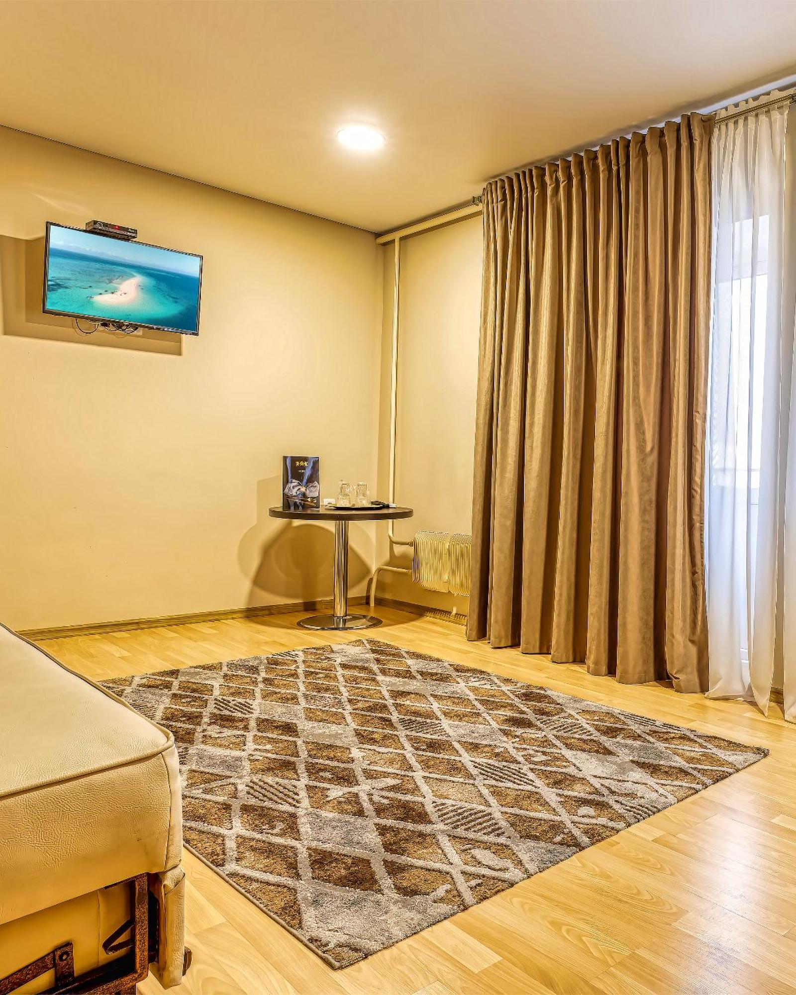 Готель Sv Hotel, Restaurant & Airport Parking 4*