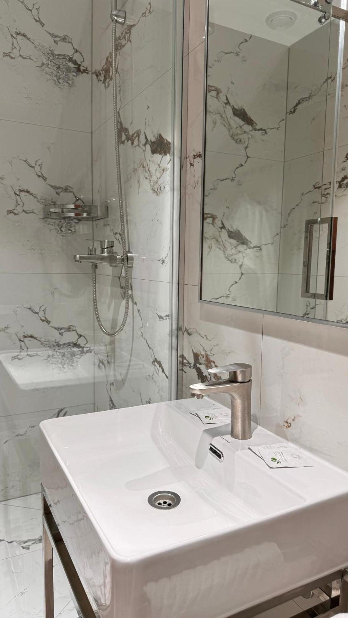 Готель Sv Hotel, Restaurant & Airport Parking Todiresti (Anenii Noi)