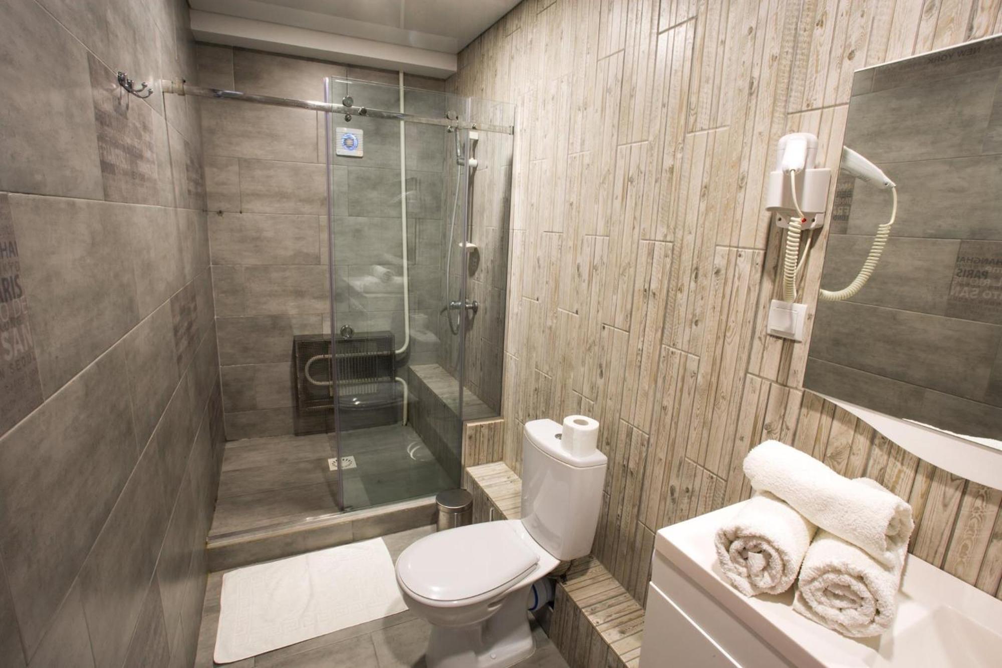 Sv Hotel, Restaurant & Airport Parking 4*
