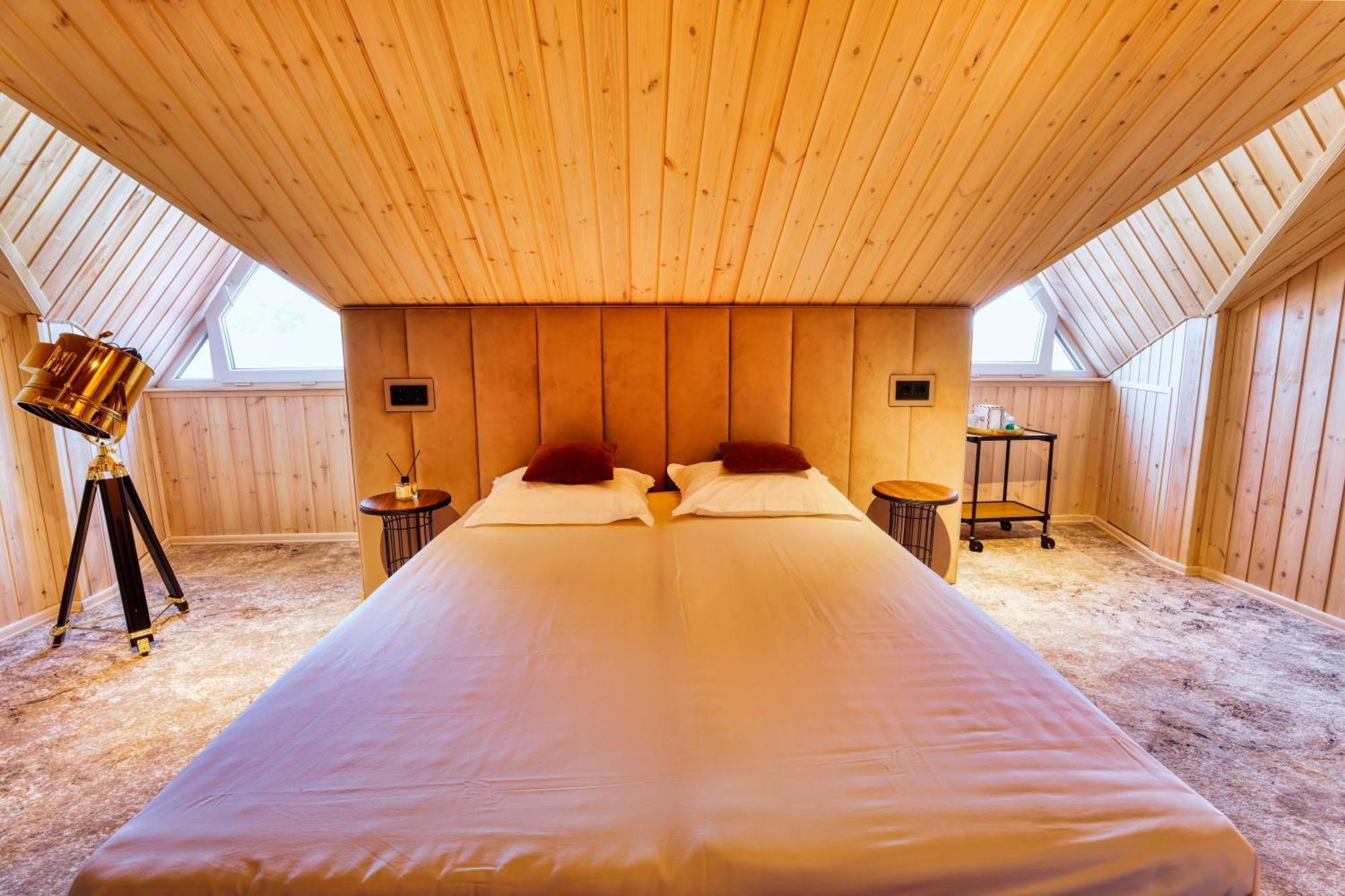 Готель Sv Hotel, Restaurant & Airport Parking 4*